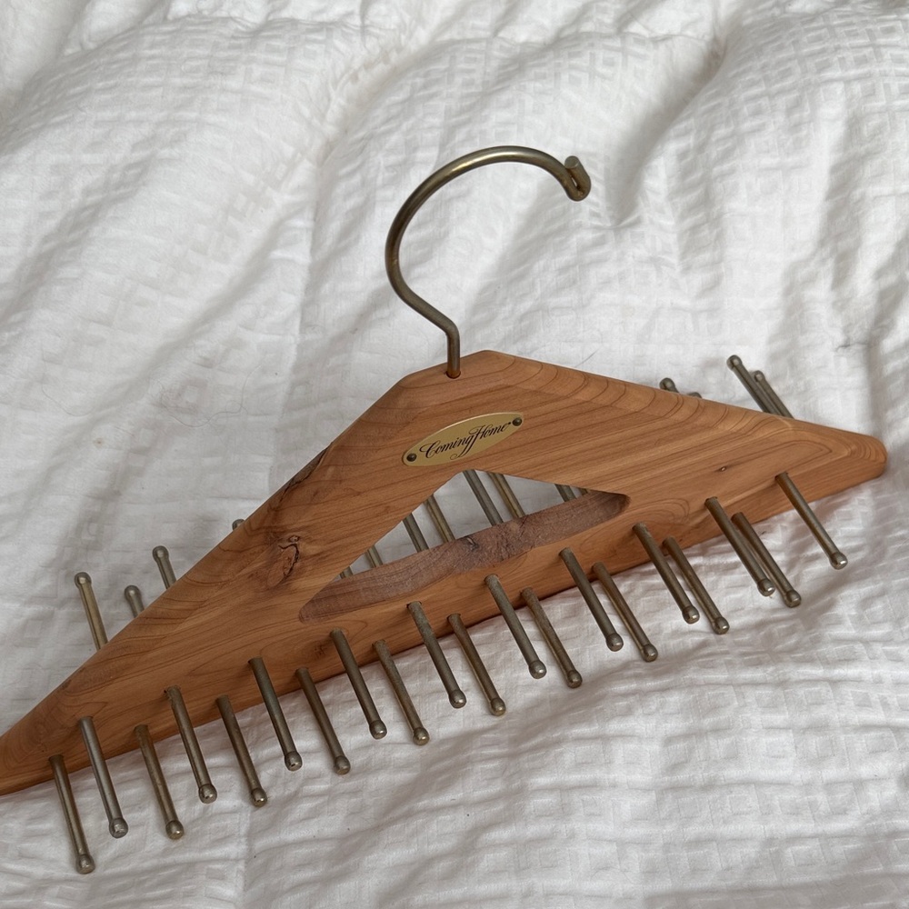 Vtg Wooden Tie Rack with Brass Hooks Coming Home Brand 40 ties or belts